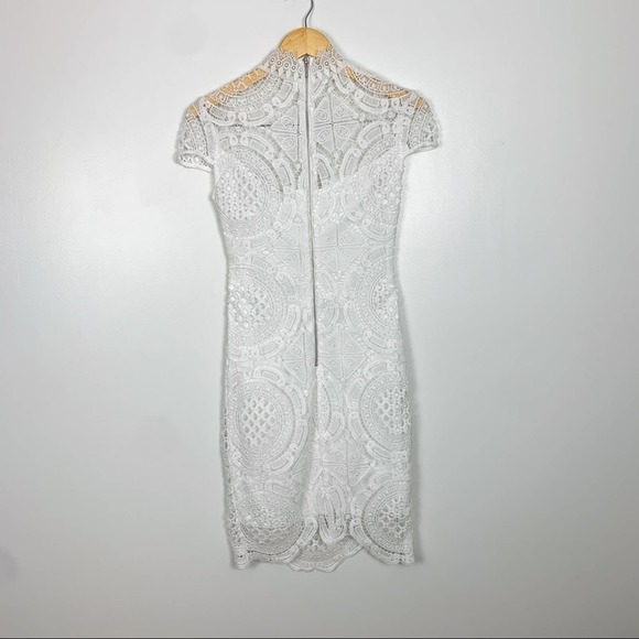Bisou Bisou White Scallop Lace High Mock Neckline Sheath Mini Dress Size 2 - Picture 8 of 13